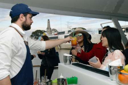 Buenos Aires: Open Bar Sunset Cruise And City Tour By Night