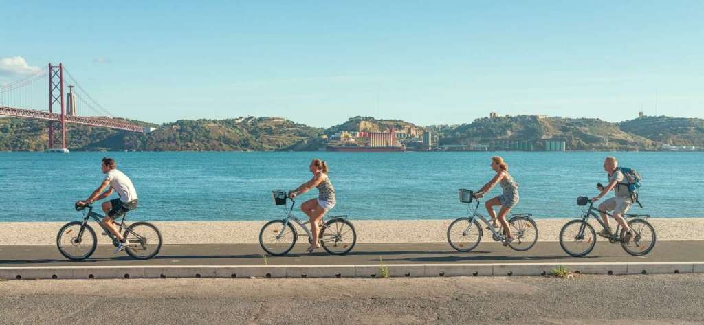 Passeios ao ar livre, como de bicicleta, segway ou mesmo a pé, são os novos favoritos dos turistas