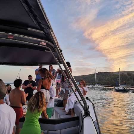 Desde Setúbal O Troia: Paseo En Barco Al Atardecer Con Ostras Y Bebidas