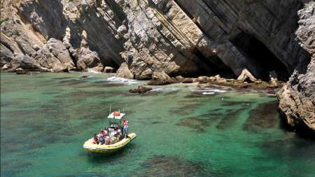 Von Lissabon: Bootstour In Den Höhlen Des Naturparks Arrábida