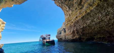 2.5-Hour Catamaran Tour From Albufeira To The Benagil Cave